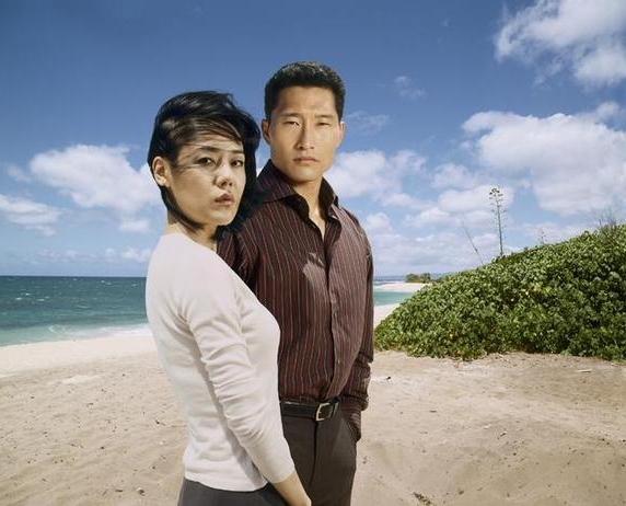 대니얼 대 김(사진 오른쪽)이 코로나19 확진 판정을 받은 사실을 직접 전했다. / 출처= '로스트'
