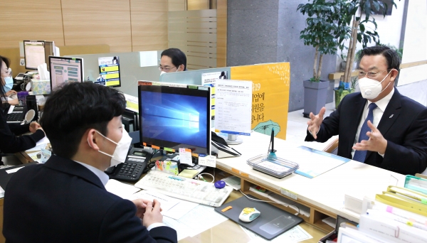 김태영 은행연합회 회장(사진 오른쪽)