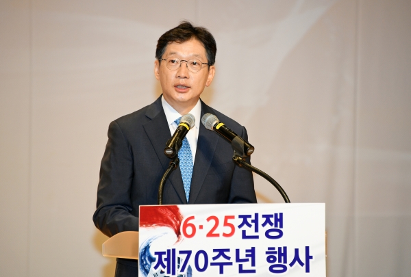 25일 오전 10시 경남도청 대강당에서 ‘6.25전쟁 제70주년 행사’를 개최했다.