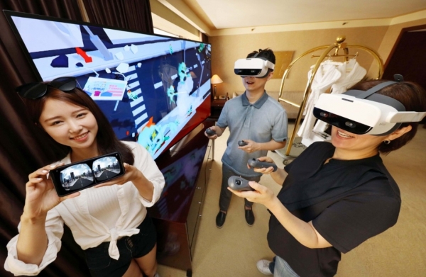 LG유플러스(부회장 하현회)는 서울 웨스틴조선호텔과 손잡고, 여름 휴가철 호텔 이용객을 대상으로 클라우드 VR 서비스를 제공한다고 9일 밝혔다.