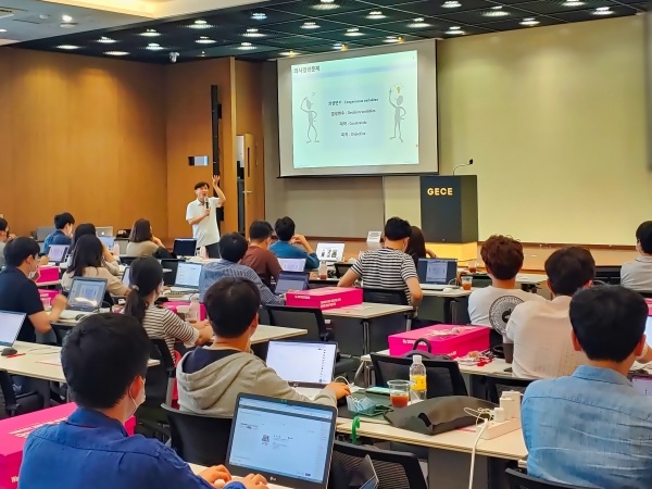 사진은 10일 오전 LG유플러스 직원들이 서울대학교에서 드림 빅 데이터 과정을 수강하고 있는 모습.