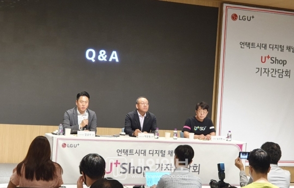 (좌로부터)전략채널그룹 김남수 상무, 박준동 상무, 남국현 책임이 기자들의 질문에 답하고 있다
