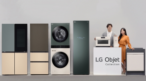 LG전자가 22일 새로운 공간 인테리어 가전 브랜드 'LG Objet Collection(LG 오브제컬렉션)'을 런칭하고 신제품 11종을 출시했다. 왼쪽부터 LG 오브제컬렉션 상냉장 하냉동 냉장고, 김치 냉장고, 워시타워, 스타일러, 광파오븐, 정수기, 식기세척기.