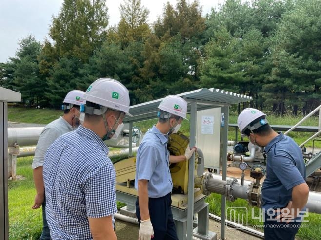 사진은 대전광역시시설관리공단 합동점검반이 주요설비(잉여가스 연소기) 설비에 대한 점검을 실시하는 모습.