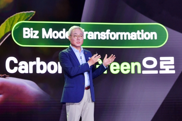 SK이노베이션 김준 총괄 사장이 7월 스토리데이에서 회사의 친환경 사업 전략을 발표하고 있다.