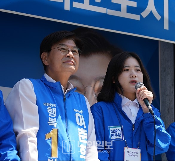 (오른쪽) 박지현 더불어민주당 공동비대 위원장