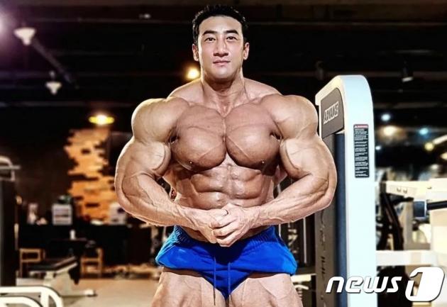 Instrutor de fitness Hwang Chul em breve.  (captura Instagram)