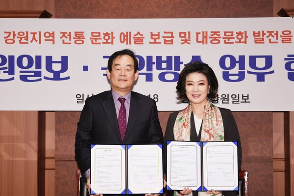 (왼쪽부터) 강원일보 박진오 대표이사, 국악방송 백현주 사장