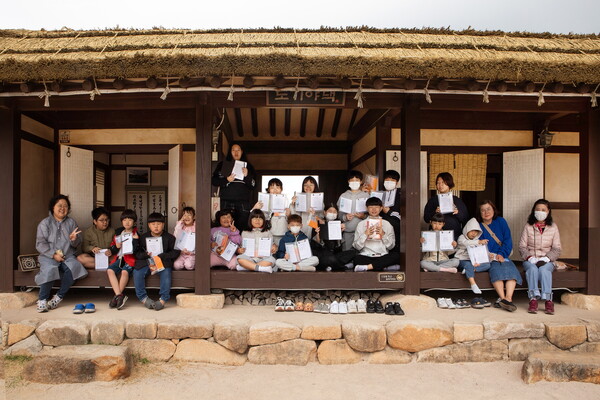 연오랑과세오녀테마공원에 방문한 아동들의 모습