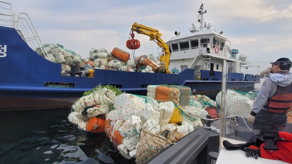 경남도는 해양쓰레기 저감으로 해양환경을 개선하기 위해 올해 실행 가능한 ‘해양쓰레기 저감 중점 추진 대책’을 마련하여 본격 시행한다