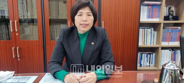 사진 : 김현옥 세종시의회 예산결산특별위원장이 21일 본지와 인터뷰 모습