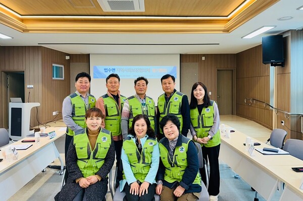  함안군 법수면 지역사회보장협의체는 26일 법수면사무소 2층 회의실에서 위원 9명이 참석한 가운데 올해 첫 정기회의를 개최했다.