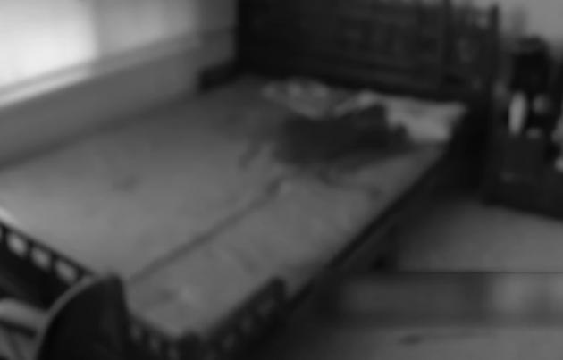 동생이 살해된 침대. (MBC, 유튜브 '디글' 갈무리)