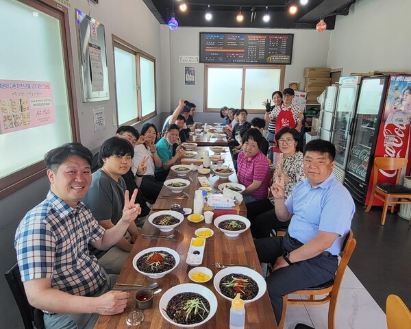 용궁해물짜장